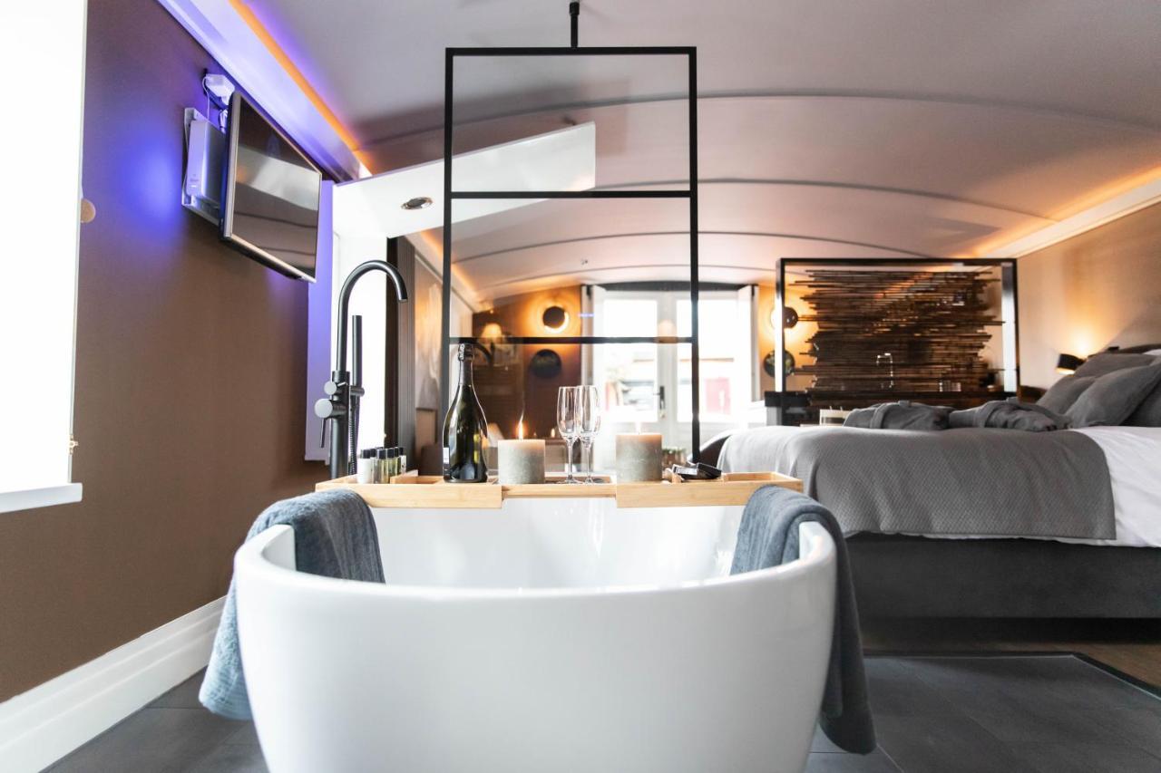 Wellnessboat De Michiel De Ruyter 호텔 흐로닝언 외부 사진
