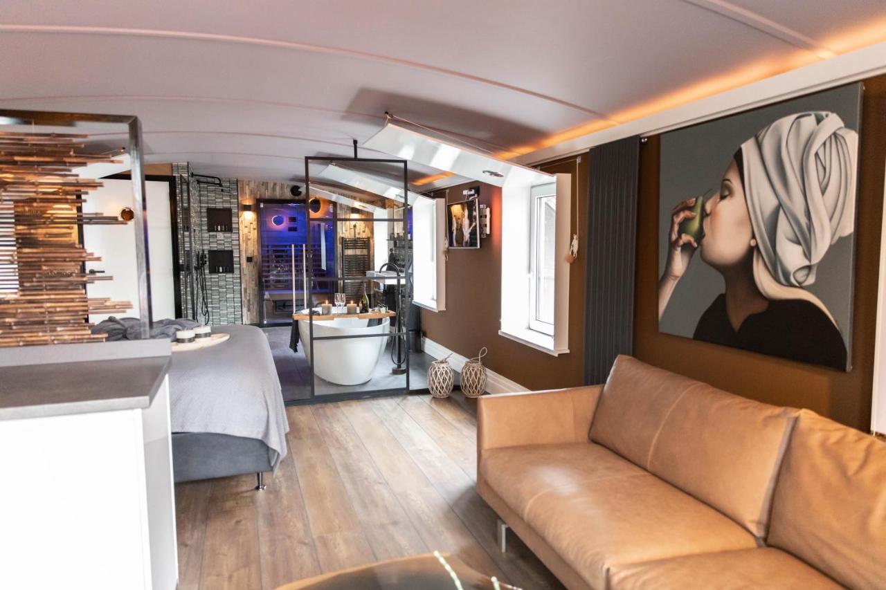 Wellnessboat De Michiel De Ruyter 호텔 흐로닝언 외부 사진
