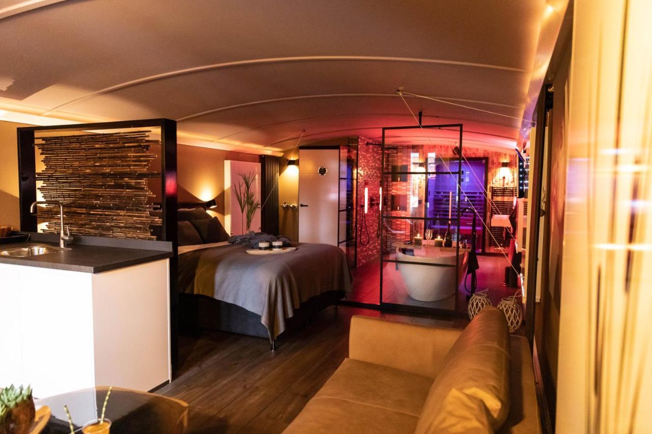 Wellnessboat De Michiel De Ruyter 호텔 흐로닝언 외부 사진
